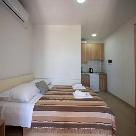 Apartments Tri Mora Razanac Exterior photo