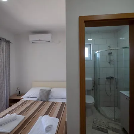 Apartments Tri Mora Razanac Exterior photo