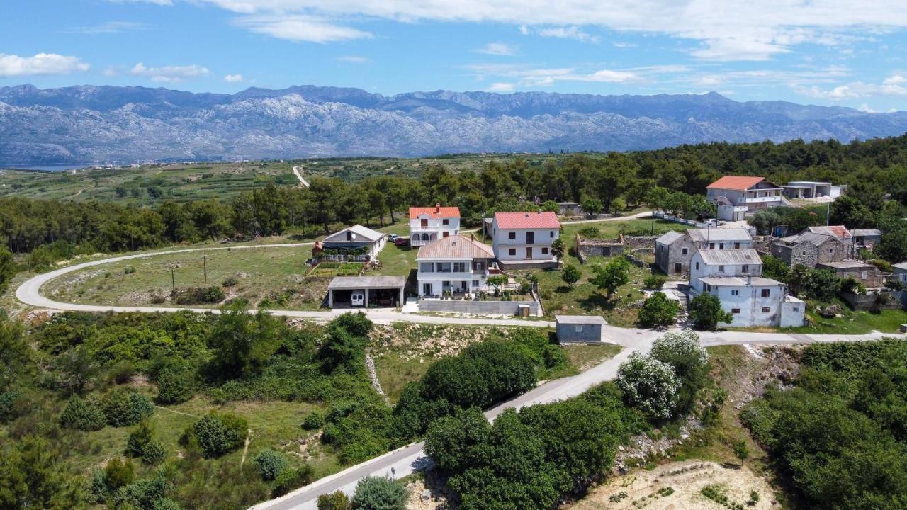 Tri Mora *
